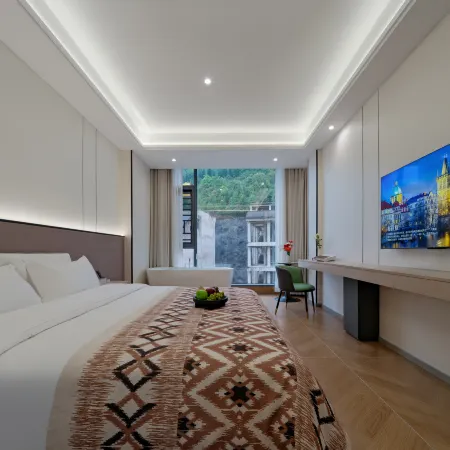 Qianyiyou · Light Enjoyment Hotel (Huangguoshu Scenic Area Tourist Center Branch)