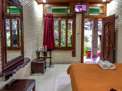 スーペリア ダブルルーム ウィスマ アリーズ ホテル ジョグジャカルタの写真