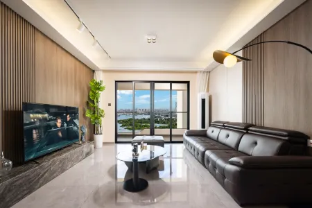 Floral Hotel·Weilan Hotel Отели рядом с достопримечательностью «Yangpu Port»