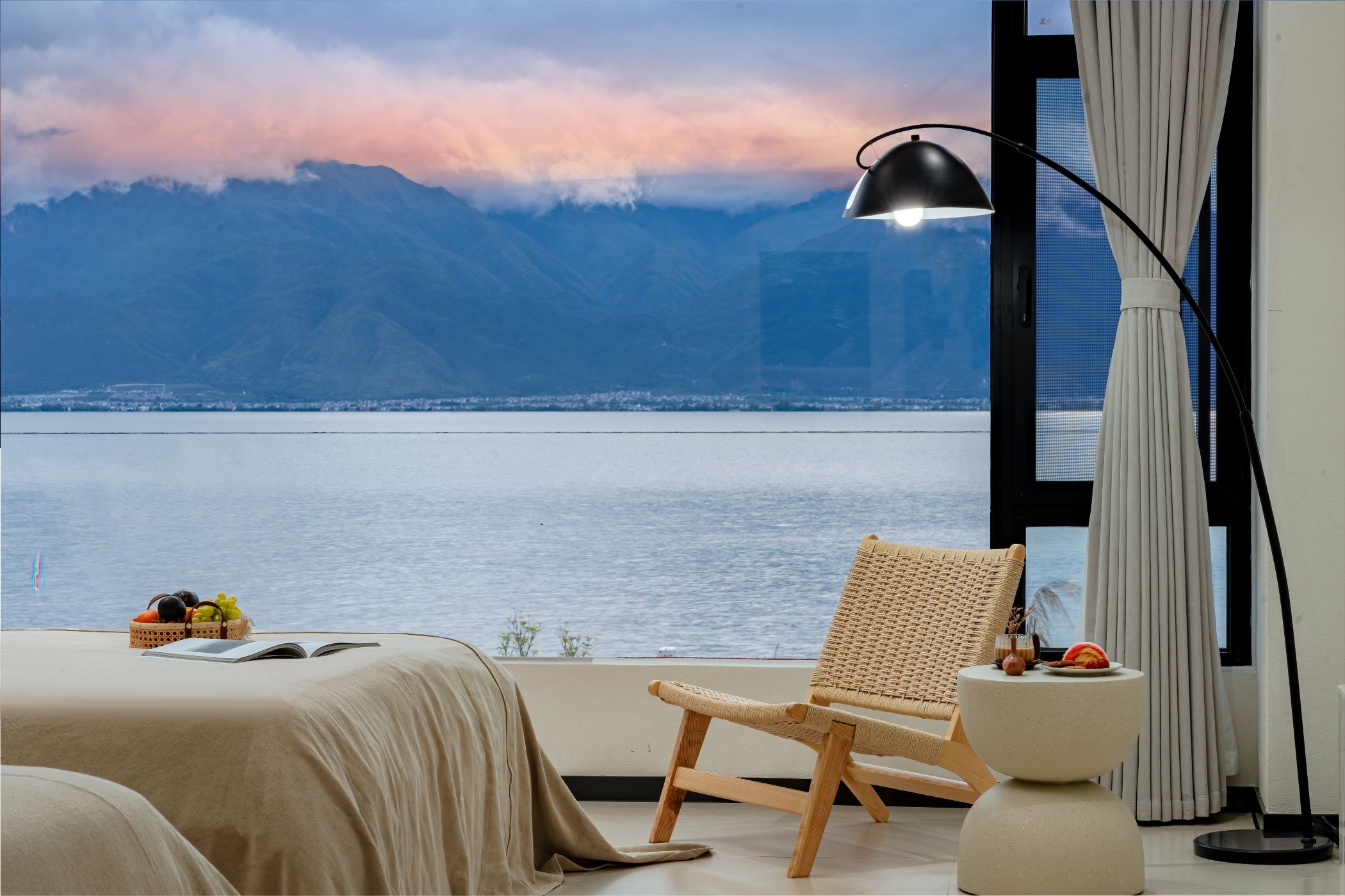 Moonlight by the Sea • Erhai Lake | AWAKENING • SOULM Sunset Seaview Design Guesthouse (Small Putuo)