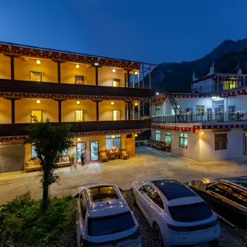 Danba Cangyungu Mountain House