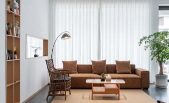 Two or three o'clock rain homestay