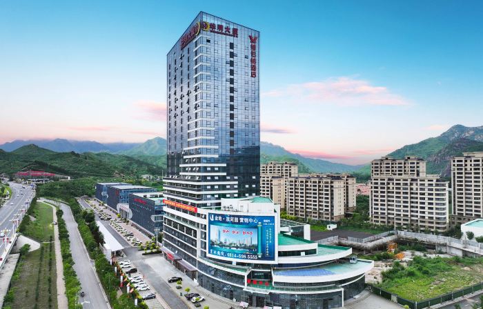 Vienna Hotel (Chengde Xiabancheng Huaming Service Outsourcing Industrial Park)