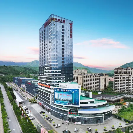 Vienna Hotel (Chengde Xiabancheng Huaming Service Outsourcing Industrial Park)