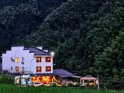 Yunti Xiaozhu·Chinese log wind view m Hotel in zona Fenghuangshan Forest Park