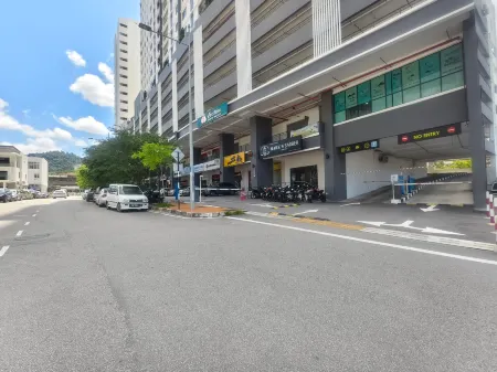 THE SUN EXECUTIVE SUITE Отели рядом с достопримечательностью «Setia SPICE Convention Centre»