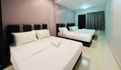 2 Storey 5BR 16pax Semabok Taman Cheng Ho, 3 by Myplace Hotels in 