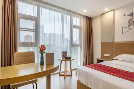 Via Business Hotel (Bengbu High Speed Railway Station) Отели рядом с достопримечательностью «Anhui University of Finance & Economics»