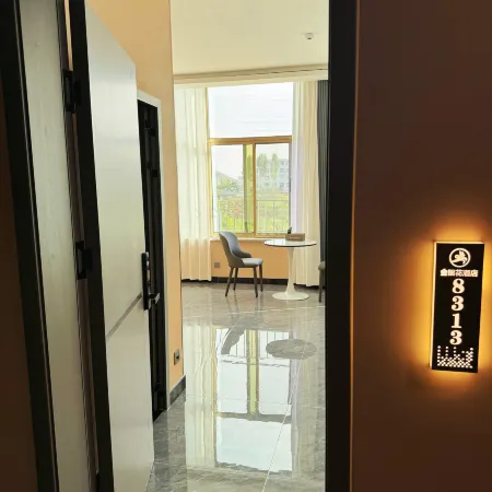 Honeysuckle Cloud Sea Hotel