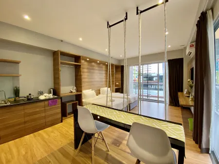 Homesuite' Home at Aeropod SOVO Отели рядом с достопримечательностью «Handicraft Market»