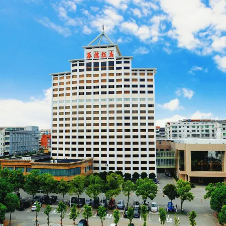 Huaqiao Hotel