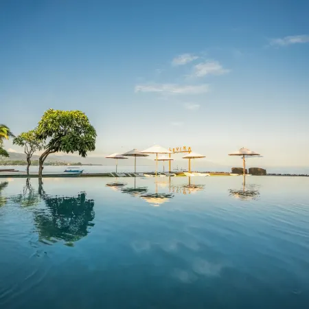 Lovina Beach Club & Resort Отели рядом с достопримечательностью «Пляж Ловина»