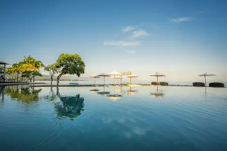 Lovina Beach Club & Resort Отели рядом с достопримечательностью «Puri Kanginan Buleleng»