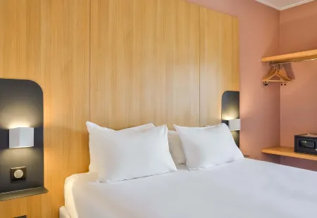 B&B HOTEL Paris 17 Batignolles