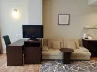 ذا لايم تري هوتل