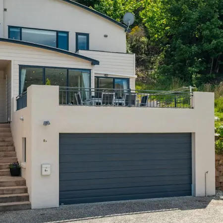 Panoramic Peaks: 3BR Home with Lake Vistas