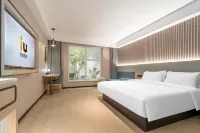 IU Hotel (Shijiazhuang Railway Station West Square Beiguo Future City)