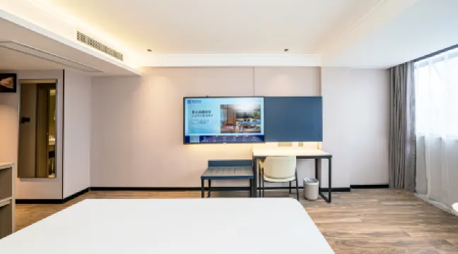 StarwayHotel(Haikou International Travel Store) Отели рядом с достопримечательностью «Martyrs' Cemetery»