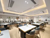 Renjoy Hotel (Beijing Shoudu Eryansuo Sanlitun) Hotels near Ritan Park