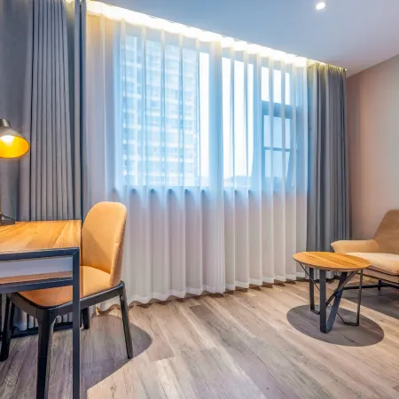 Homeinn Plus Hotel (Suining Central Business District Pedestrian Street)