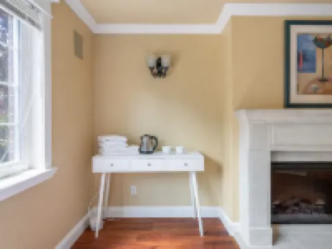 Vancouver Red House 大温哥華酒店