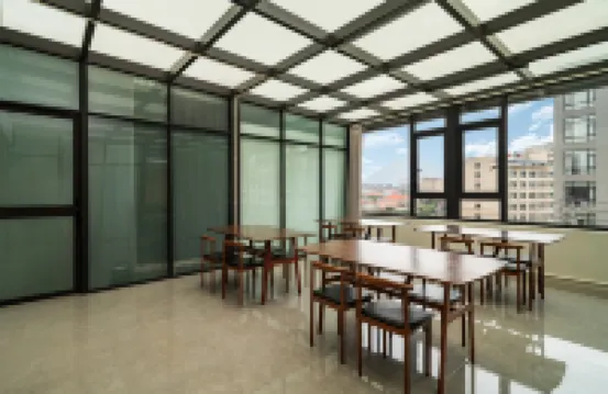 Yinghe Light Luxury Smart Homestay (Hengdian World Studios Store)