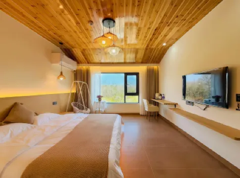 Bamboo Rhyme Mountain Homestay Hotels near Huangshanbei Railway Station