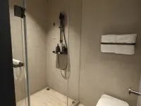 Ibis Styles Shanghai Pudong Airport Hotel فنادق في شنغهاي