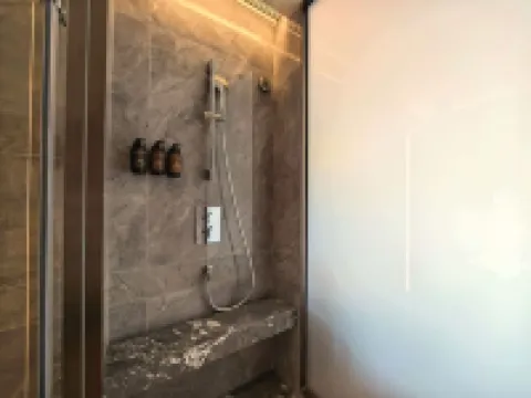 HOTEL FIVE Hotels near National Geographic Ultimate Explorer