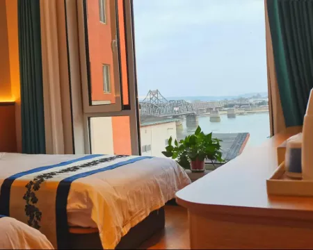 Guomen Zhenxuan Hotel (Yalu River Broken Bridge Railway Station Branch) Hotel a Dandong
