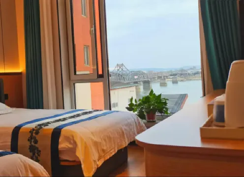 Guomen Zhenxuan Hotel (Yalu River Broken Bridge Railway Station Branch) Hotéis em 