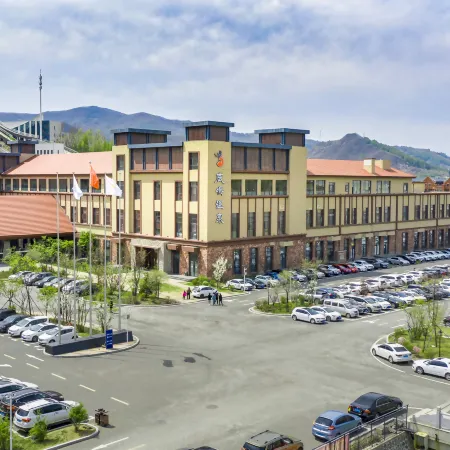 Luming Hot Spring Hotel (Wanfeng Tonghua Ski Resort)