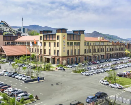 Luming Hot Spring Hotel (Wanfeng Tonghua Ski Resort) Hotels in Tonghua