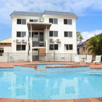 Southport Motel & Apartments Hotels near Ashmore