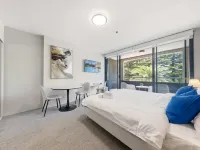 MetaWiseBnB Cronulla Beach Walk to Train & Shops Hotels in Cronulla
