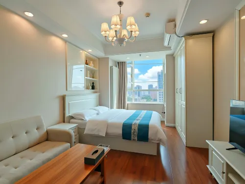 Cloud top Clear Clouds · Seaview Boutique Stay (Zhongshan Square Metro Station Branch)