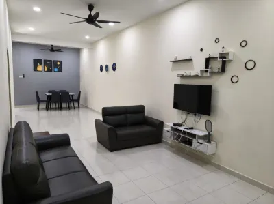 My Homestay Sitiawan Astronaut Space House 8 pax โรงแรมใน