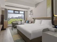 Holiday Inn Jinan Daming Lake Отели рядом с достопримечательностью «Озеро Пяти драконов»
