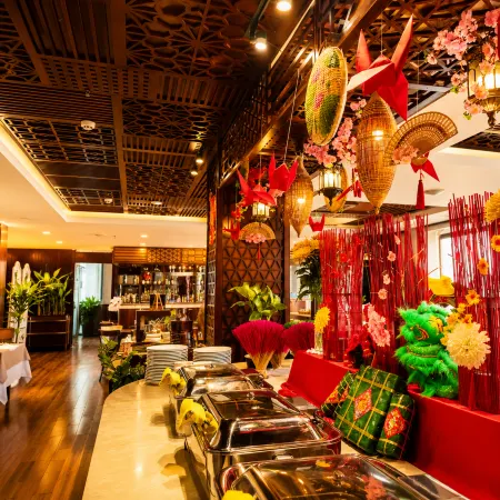 Happy Life Grand Hotel & Sky Bar