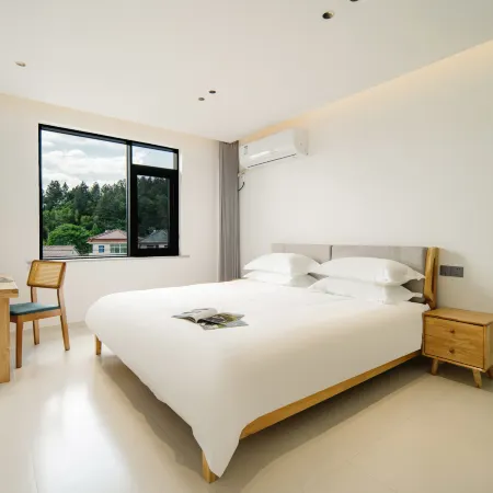 Zhiying · Stream Trekking Family Vacation Apartment