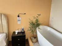 An Homestay Lakeview Apartment Hotels in Hanoi