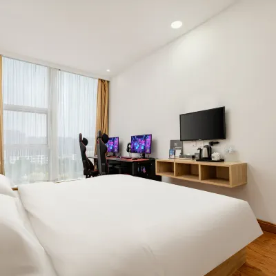 Jingyue E-sports Homestay (Chamber of Commerce Building) Hotels near Changchun University of Science and Technology