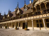 Au Petit Saint Jean Hotels in Beaune