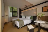 Guiyang Qianyu Design Hotel (Longdongbao International Airport Jianlongdong Subway Station)