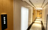 Yunxi Changhong Hotel (Qixi Square, Yunxi Bus Station) - parkir
