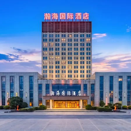 Wuyihai Internationals Hotel (Huanghe Jiaotong College High-speed Railway Station)