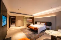 Yunlu Holiday Hotel (Huaibei Old Power Plant Kuiniu Sky Street) - parking