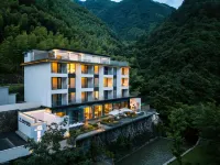 Stream in Cloud Resort Hotel - Jakuzi