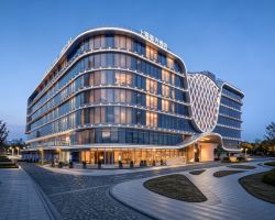 THE ARK HOUSE HOTEL opens