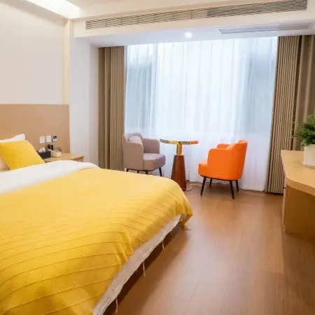 Longling Jinrun Hotel
